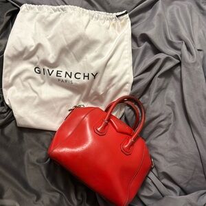 Red Givenchy Antigona